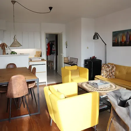 In With Garden, Cleaning Included Apartment *